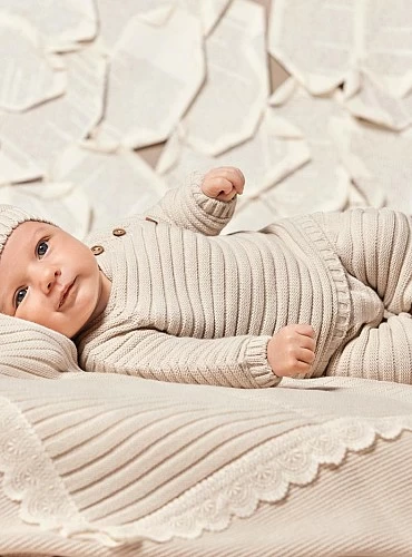 Conjunto de punto color crema. 4 piezas. Colección Sonata