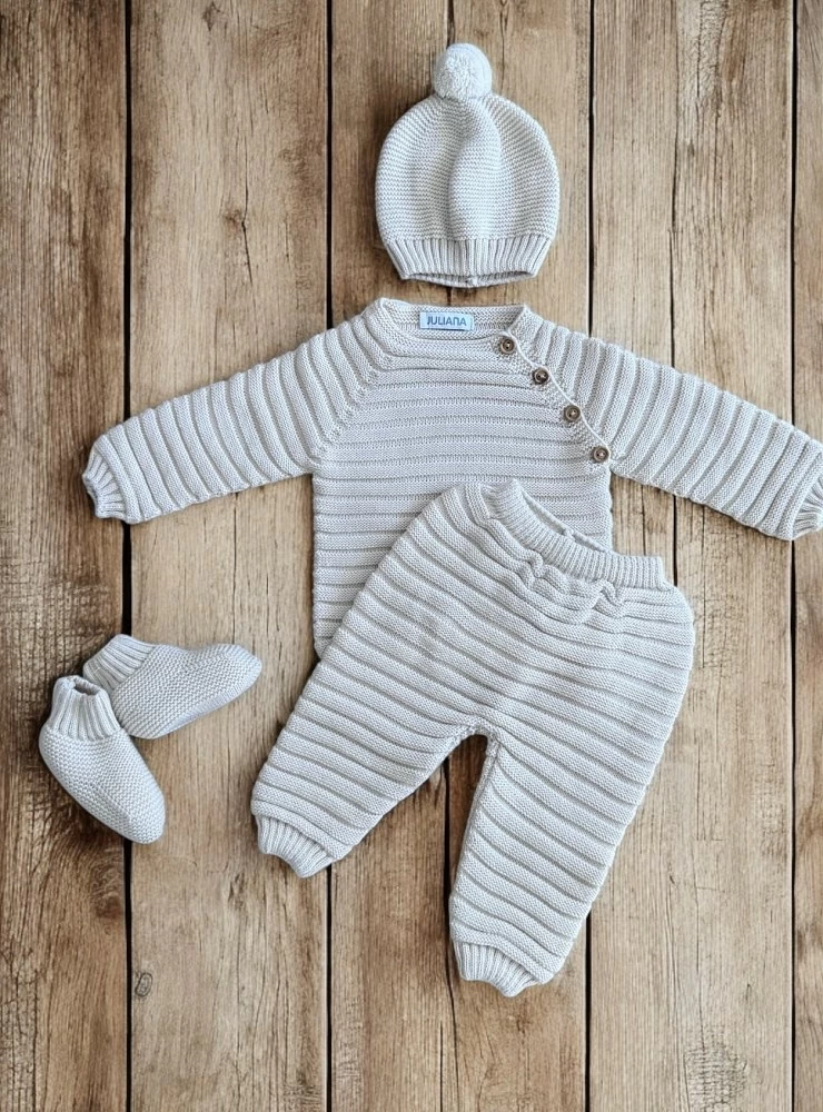 Conjunto de punto color crema. 4 piezas. Colección Sonata