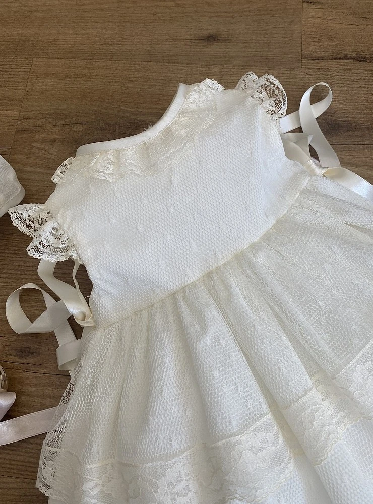 Conjunto de vestido y capota de bautizo para bebé en tul bordado