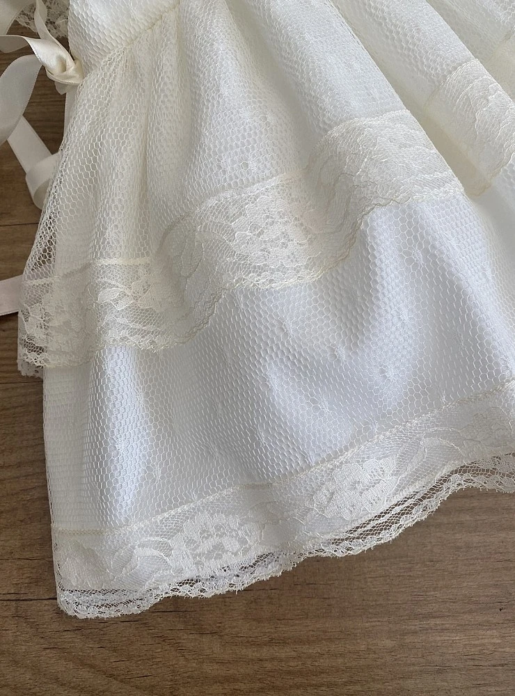 Conjunto de vestido y capota de bautizo para bebé en tul bordado