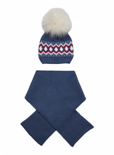 Conjunto gorro y bufanda en azul Bruma con pompón crudo.