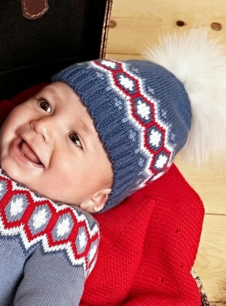 Conjunto gorro y bufanda en azul Bruma con pompón crudo.