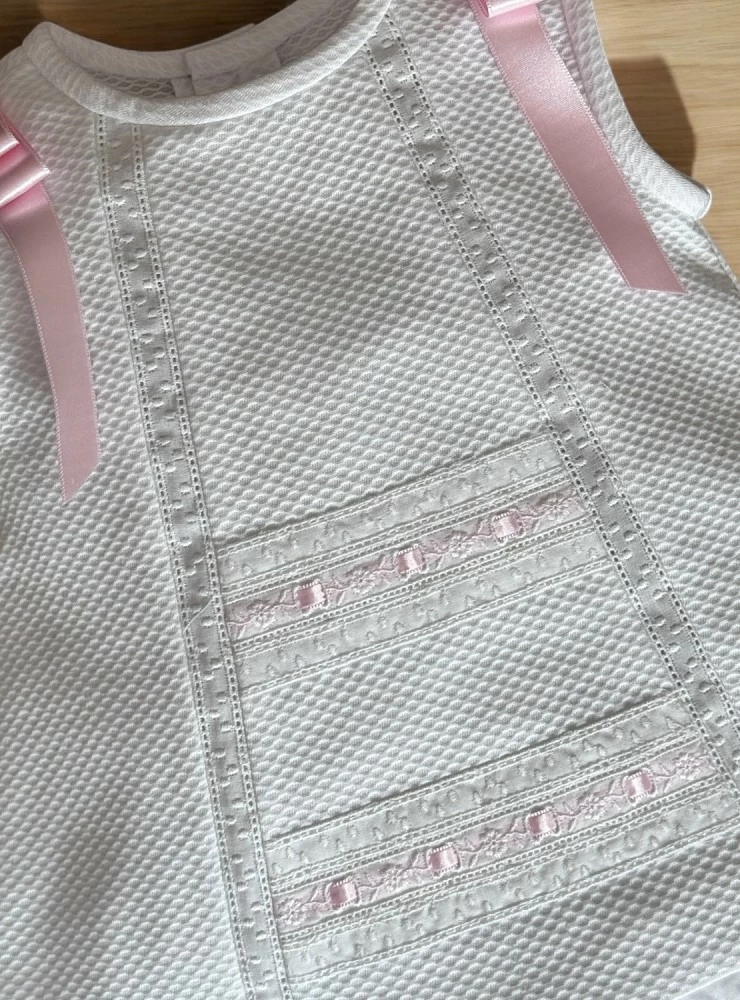 Conjunto Jesusito y braga en dos colores.