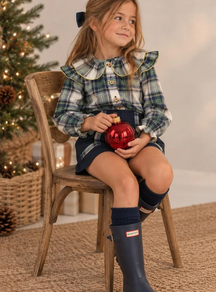 Conjunto Niña Blusa de Cuadros y Short Marino Colección Anastasia La Peppa