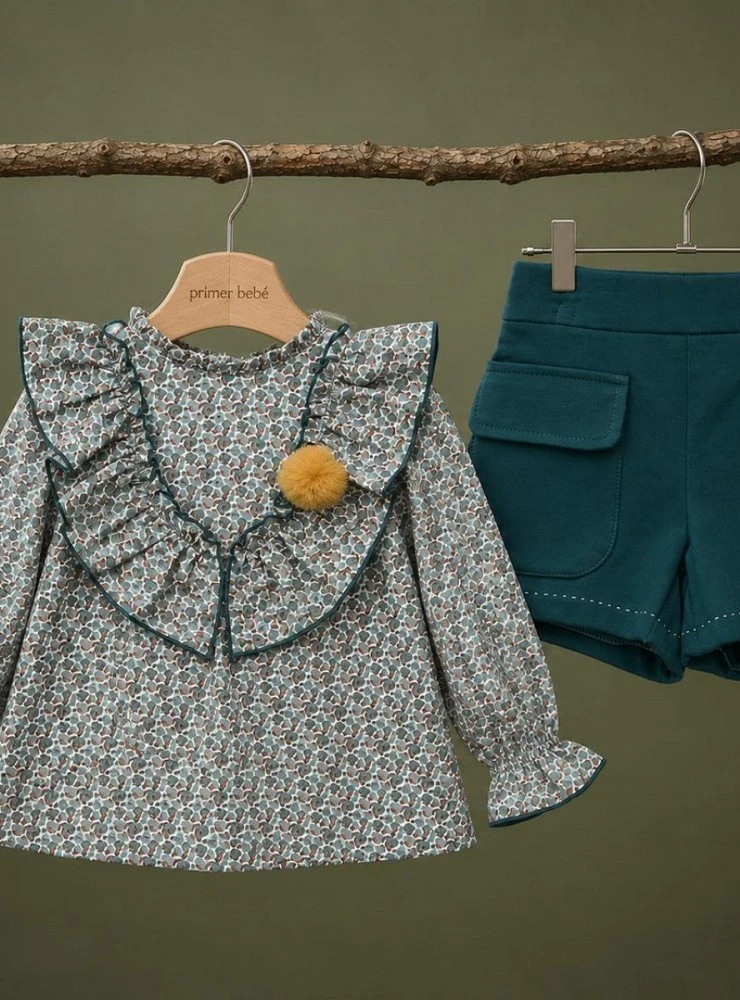 Conjunto niña con blusa estampada y pantalón corto verde | Colección Candy