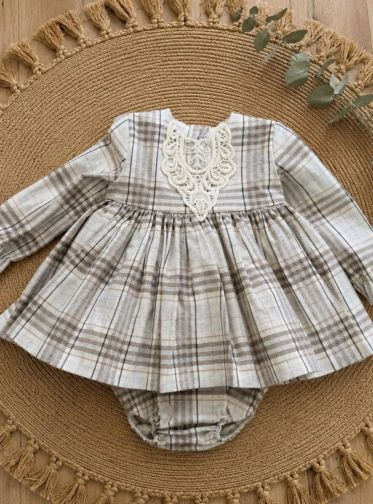 Conjunto niña jesusito y braguita Colección Bella