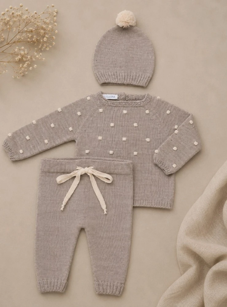 Conjunto para bebé niño de punto con gorro color visón