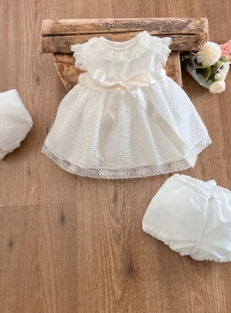 Conjunto para niña de tres piezas en Monofil