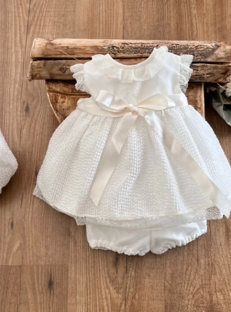 Conjunto para niña de tres piezas en Monofil