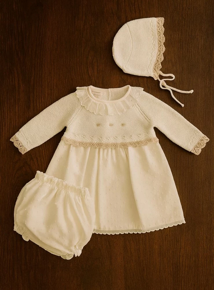 Conjunto para niña de tres piezas. especial ceremonia