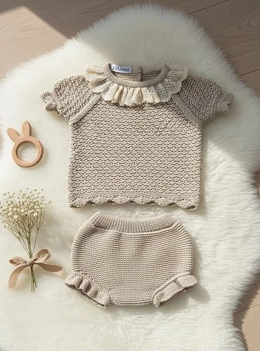 Conjunto para niña dos piezas color arena