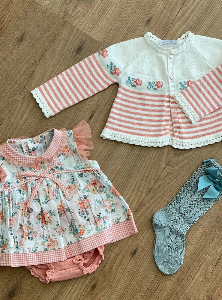 Conjunto para niña en color Coral.