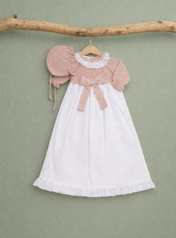 Conjunto para niña Faldón y capota en blanco y rosa palo