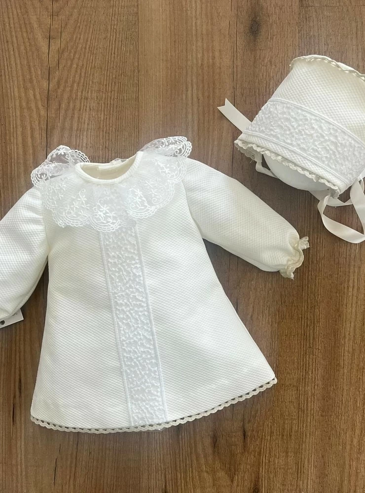 Conjunto para niña hecho a mano. Vestido y capota. Dos colores