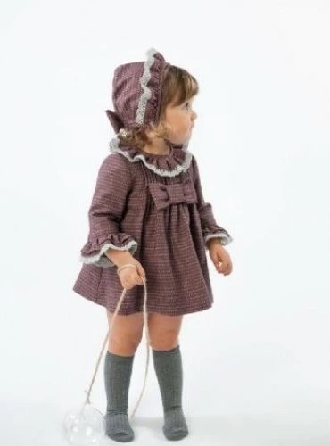 Conjunto para niña, Vestido y capota de José Varón