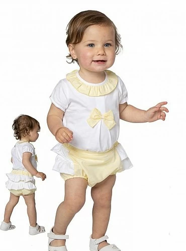 Conjunto para niña. Blanco y amarillo.