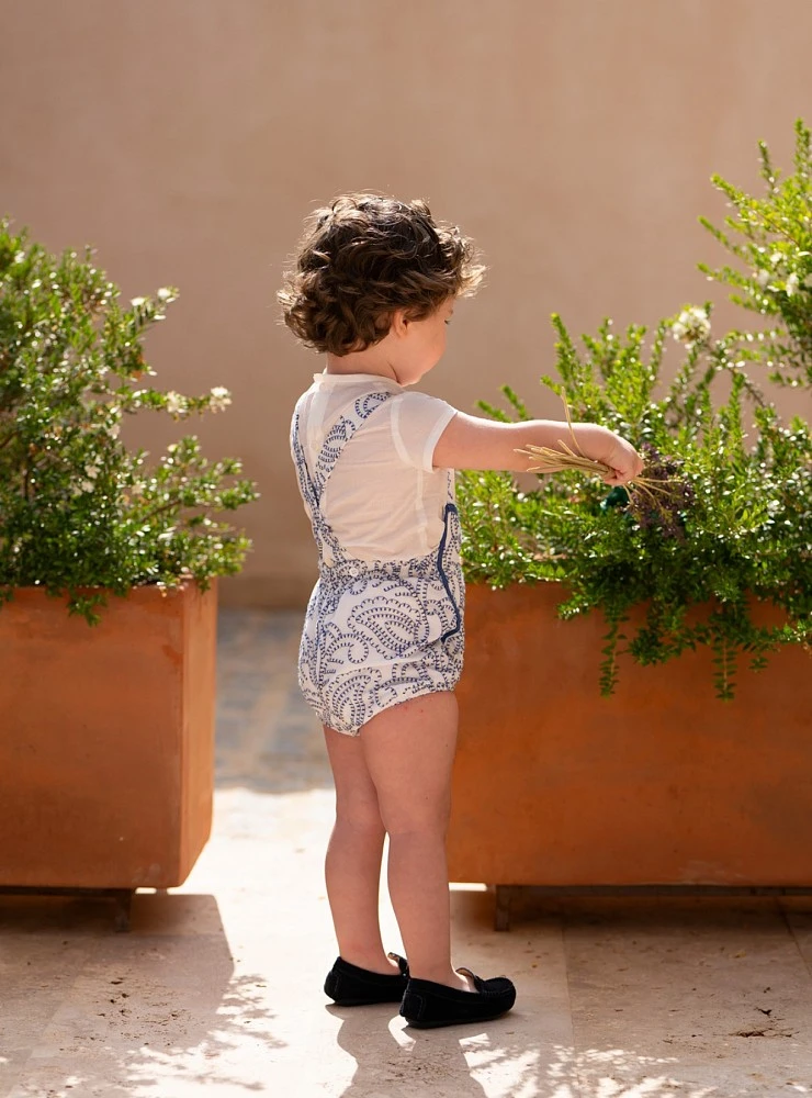 Conjunto para niño. Blusa y ranita bordada Colección Salitre