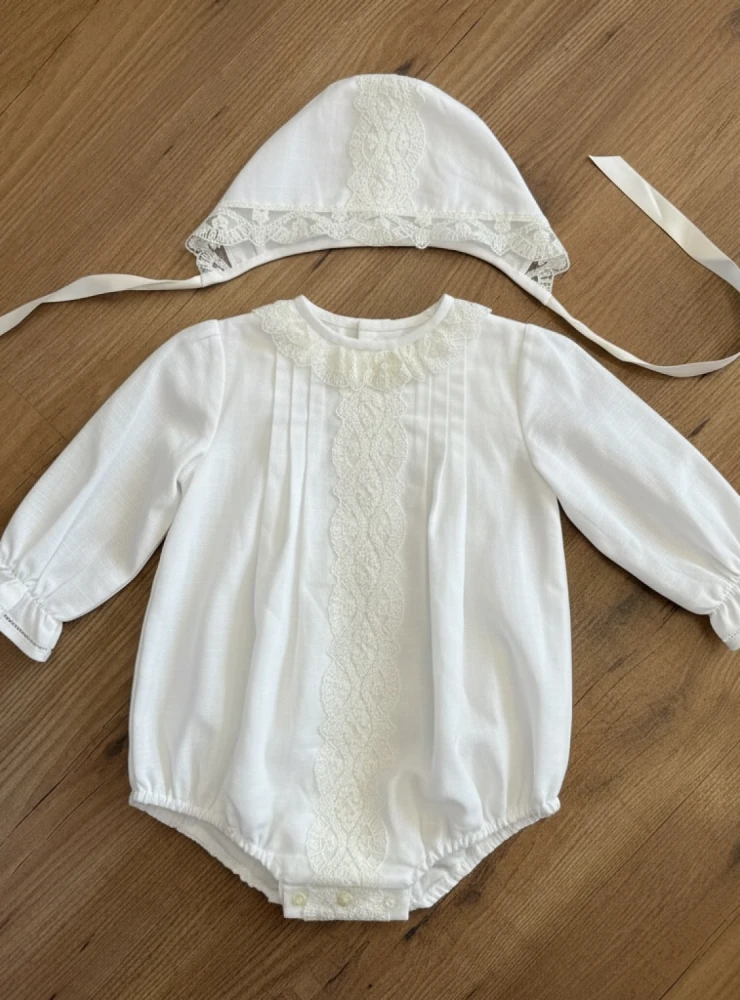 Conjunto pelele y capota de lino colección Alba
