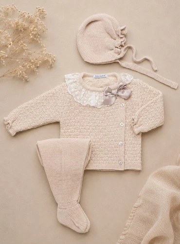 Conjunto unisex de punto con capota y polaina color crema para bebé