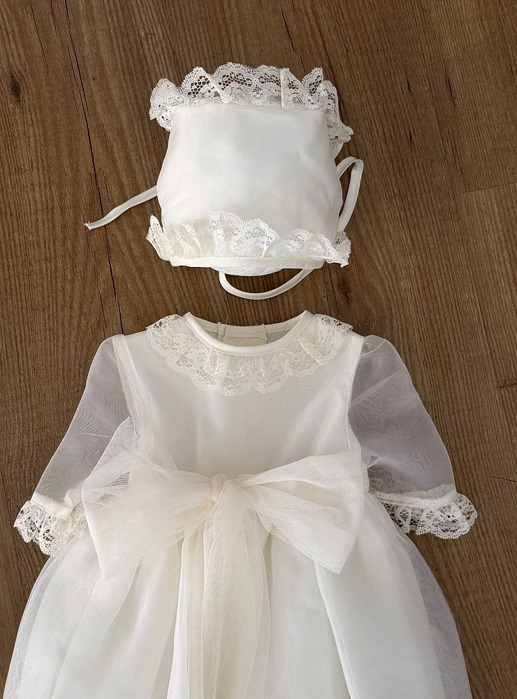 Conjunto unisex para bautizo. Faldón y capota todo beige