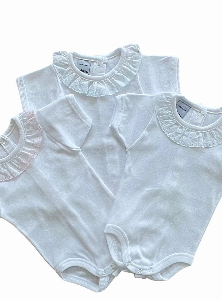 Cotton bodysuit with embroidered collar. Short sleeve