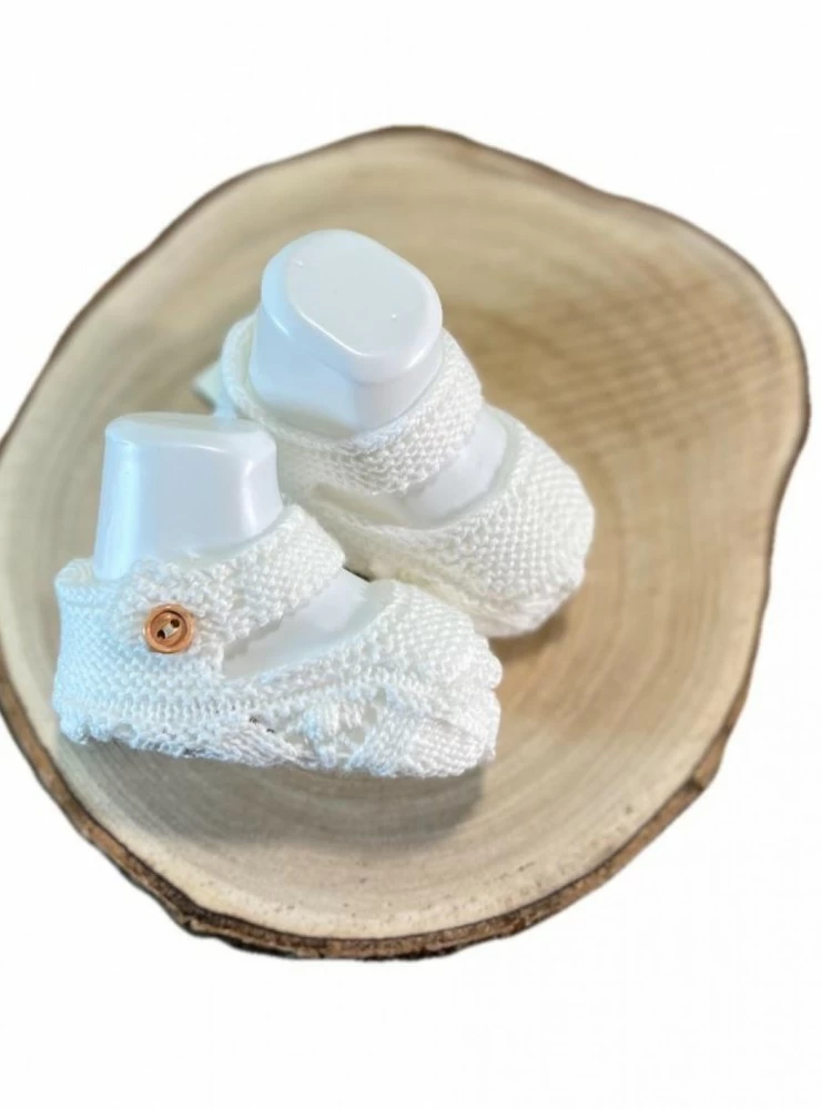 Cotton knit bootees for girls. Butterfly Collection