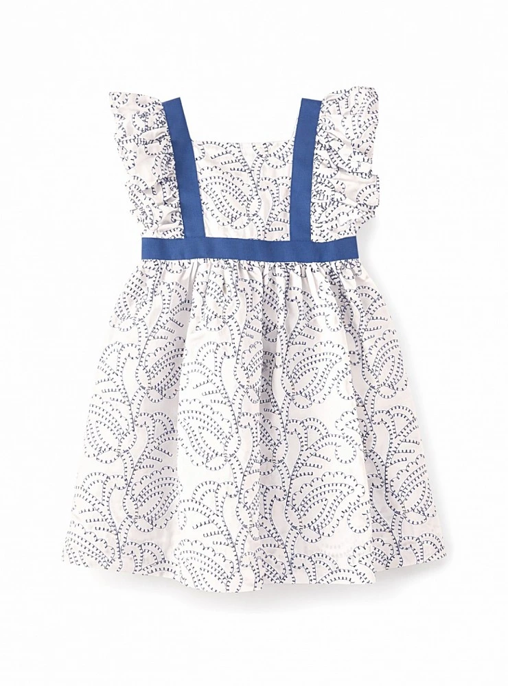 Embroidered dress from the Salitre collection