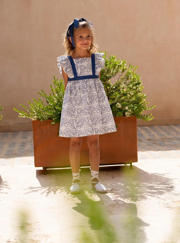 Embroidered dress from the Salitre collection