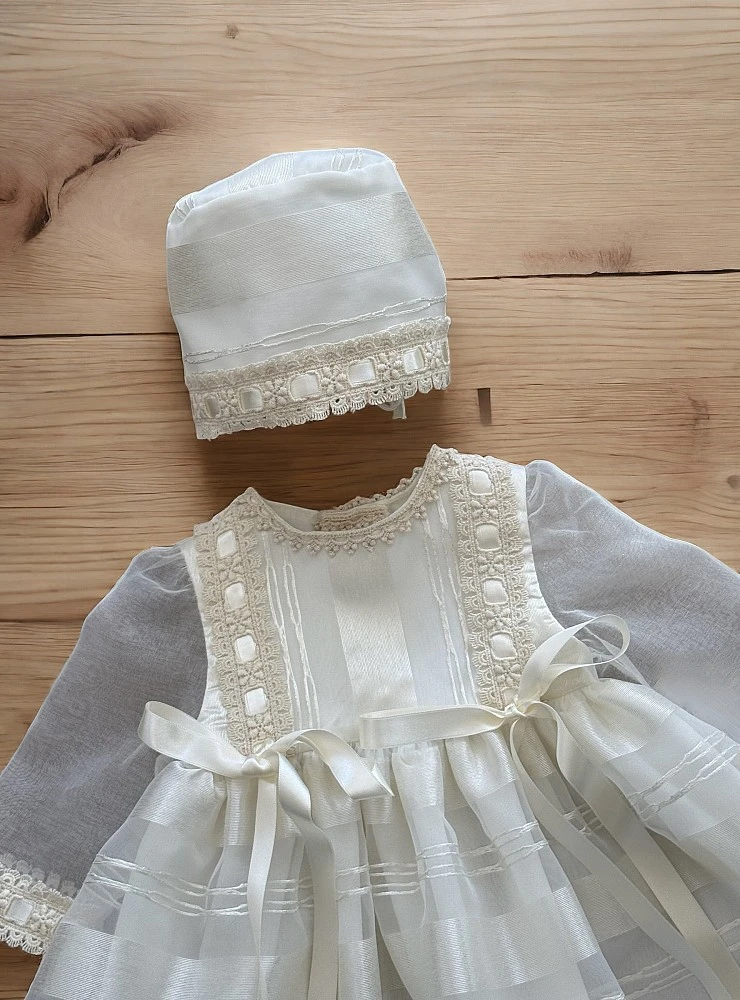 Faldón de bautizo unisex de organza con capota | Colección Canela