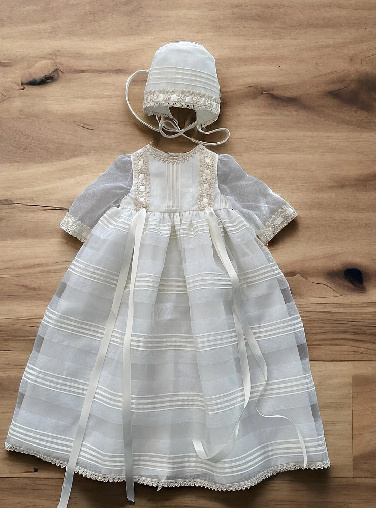 Faldón de bautizo unisex de organza con jaretas | Colección Nuez