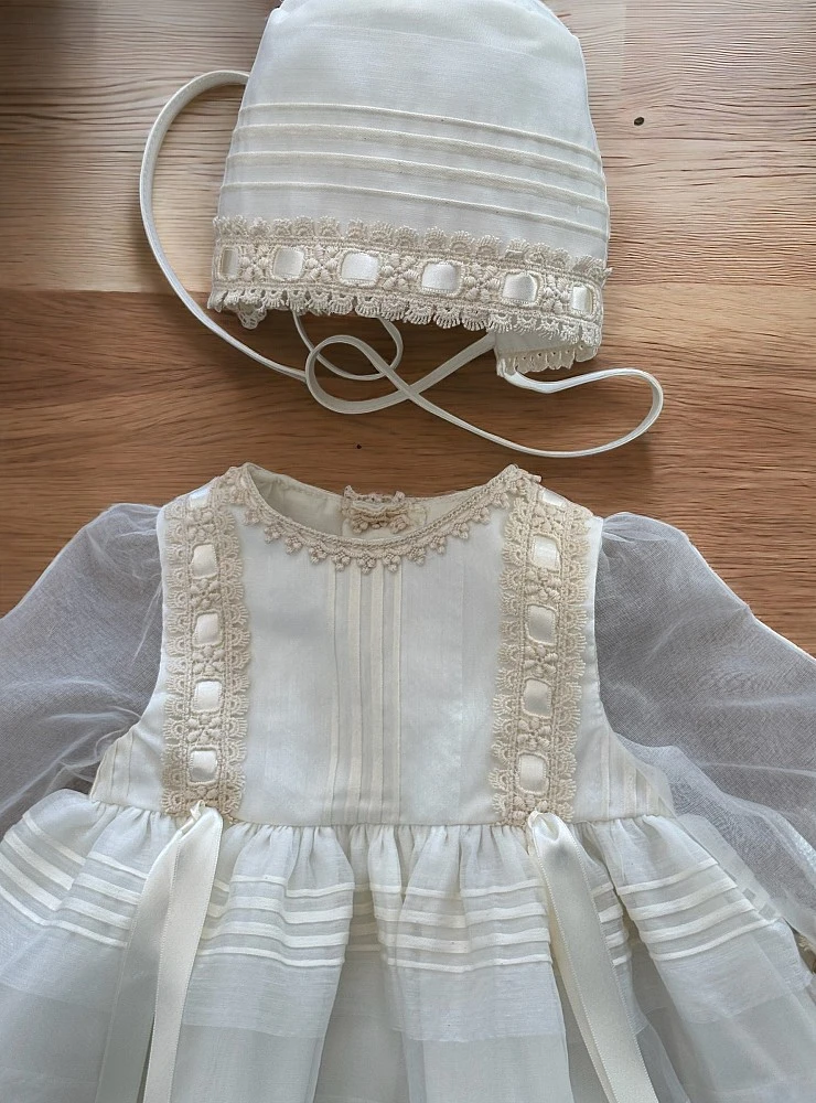 Faldón de bautizo unisex de organza con jaretas | Colección Nuez