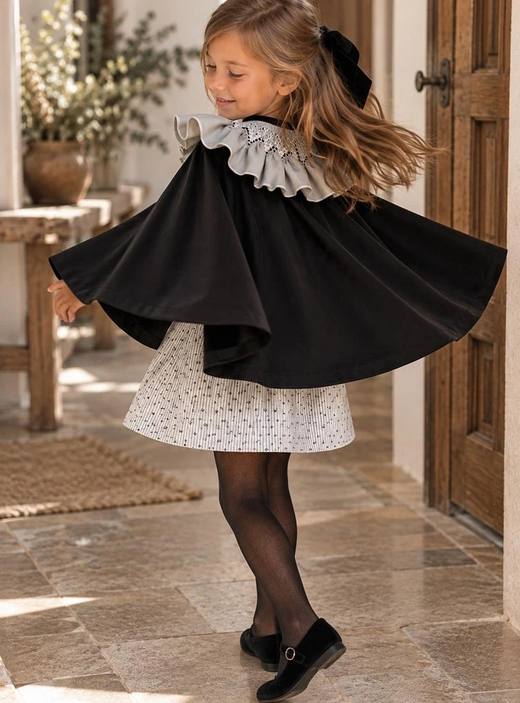 Girl's dress with velvet cape – Azabache Collection
