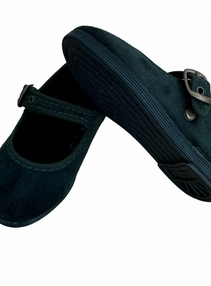 Girls' mary jane with buckle in various colors.