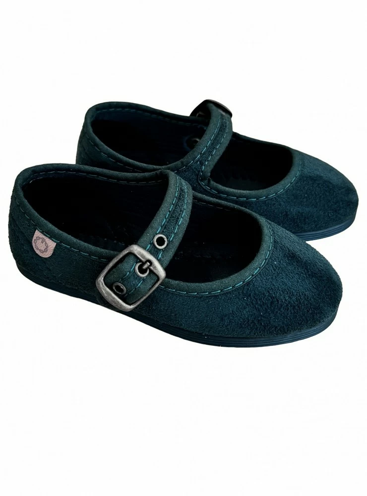 Girls' mary jane with buckle in various colors.