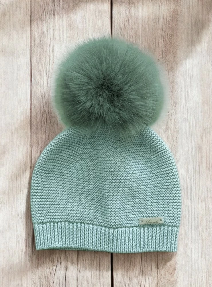 Gorrito con pompón de pelo sintético. Varios colores. Unisex