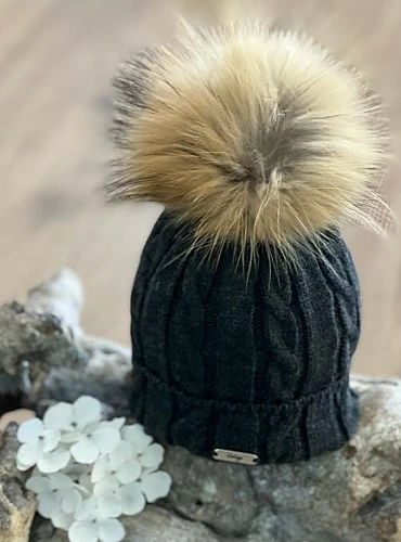 Gorrito de ochos y canalé con pompón