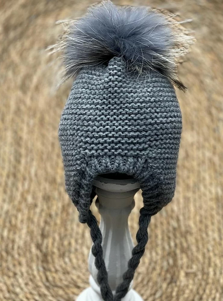 Gorro aviador de punto gordito con pompón de pelo