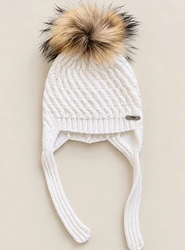 Gorro infantil de ochos con orejeras y pompón de pelo natural
