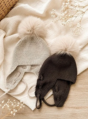 Gorro unisex de punto con pompón de pelo natural