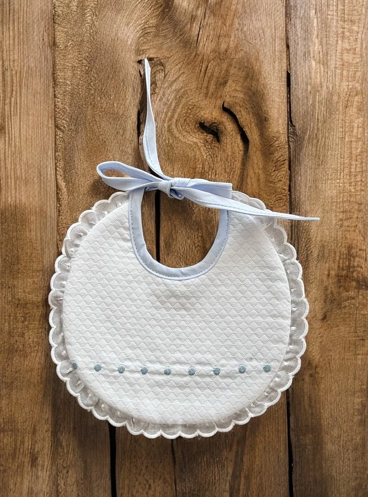Hand-embroidered round bib. Unisex