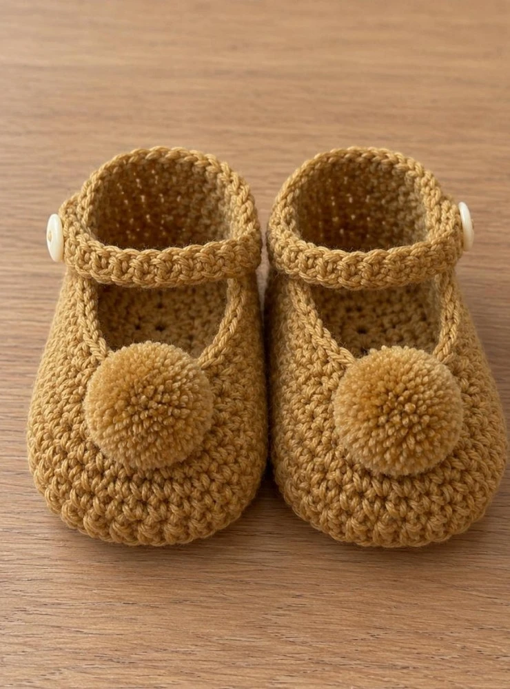 Hand-Knitted Baby Booties with Pom-pom | Unisex