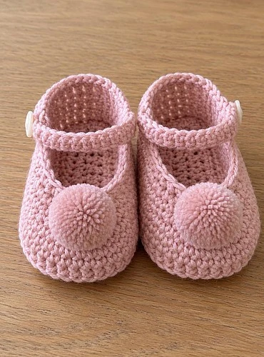 Hand-Knitted Baby Booties with Pom-pom | Unisex