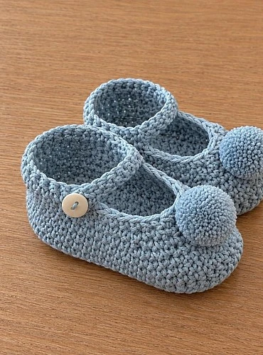 Hand-Knitted Baby Booties with Pom-pom | Unisex