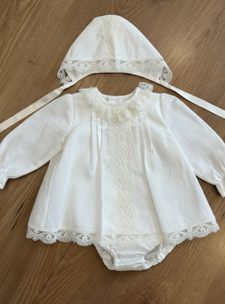 Jesusito de bautizo para niña con capota de lino | Colección Alba