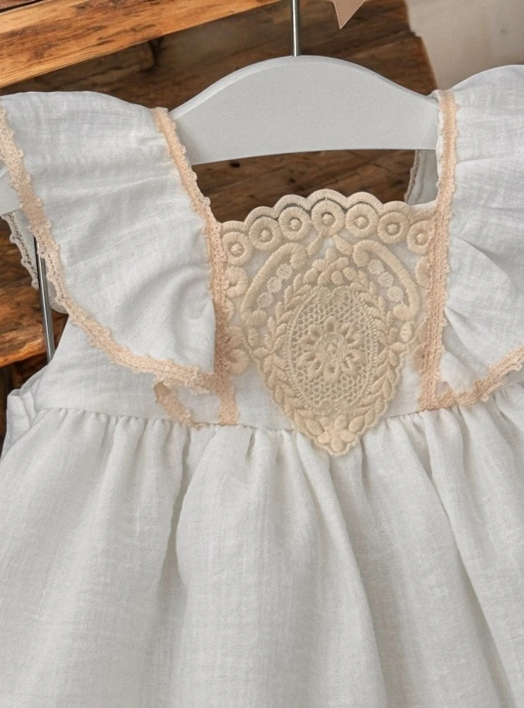 Jesusito de ceremonia con braguita de bambula beige · Colección Cher