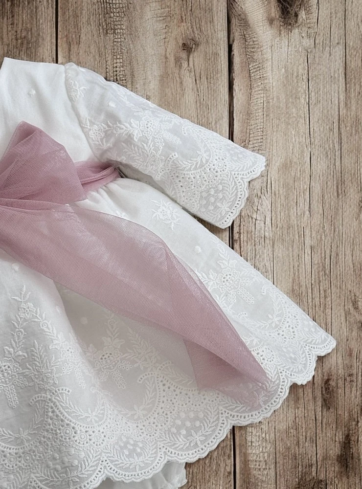 Jesusito de ceremonia con capota y braguita de guipur · Colección Dalia