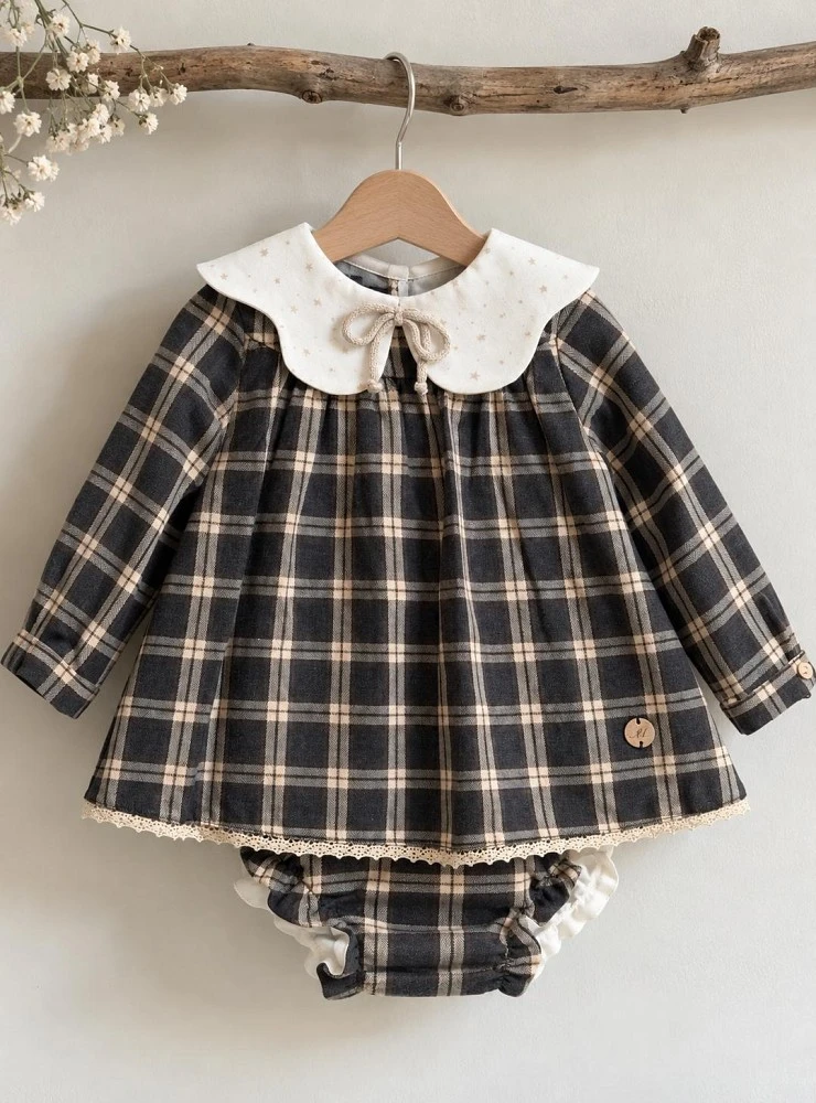 Jesusito de niña con braga de cuadros Colección Onís