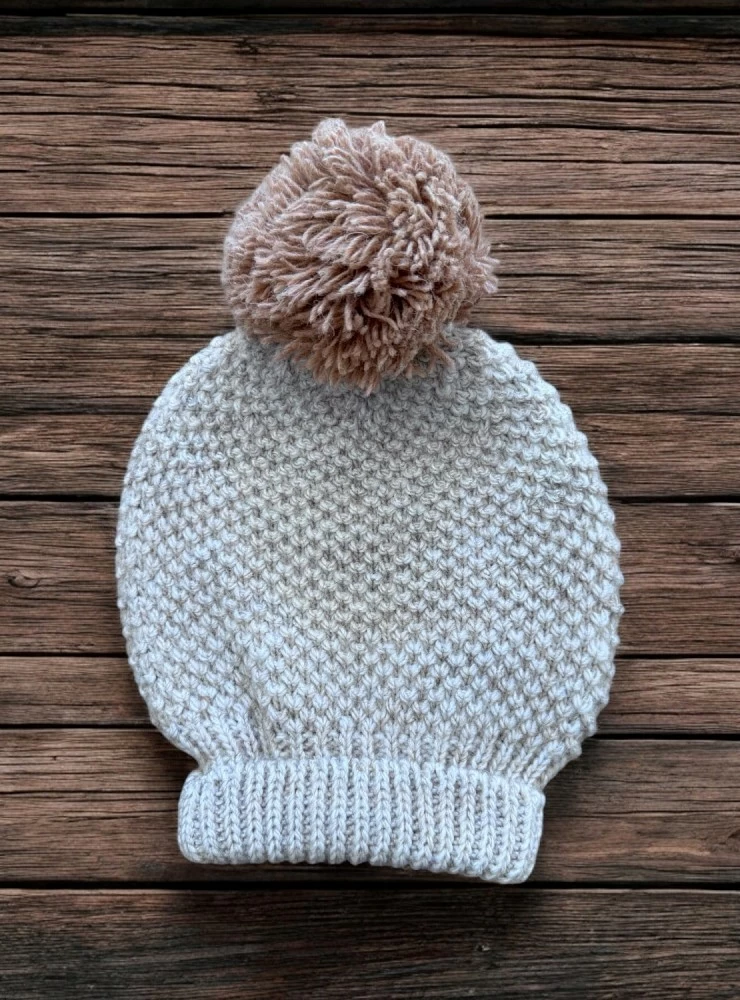 Knitted hat with pompom. Mistral Collection