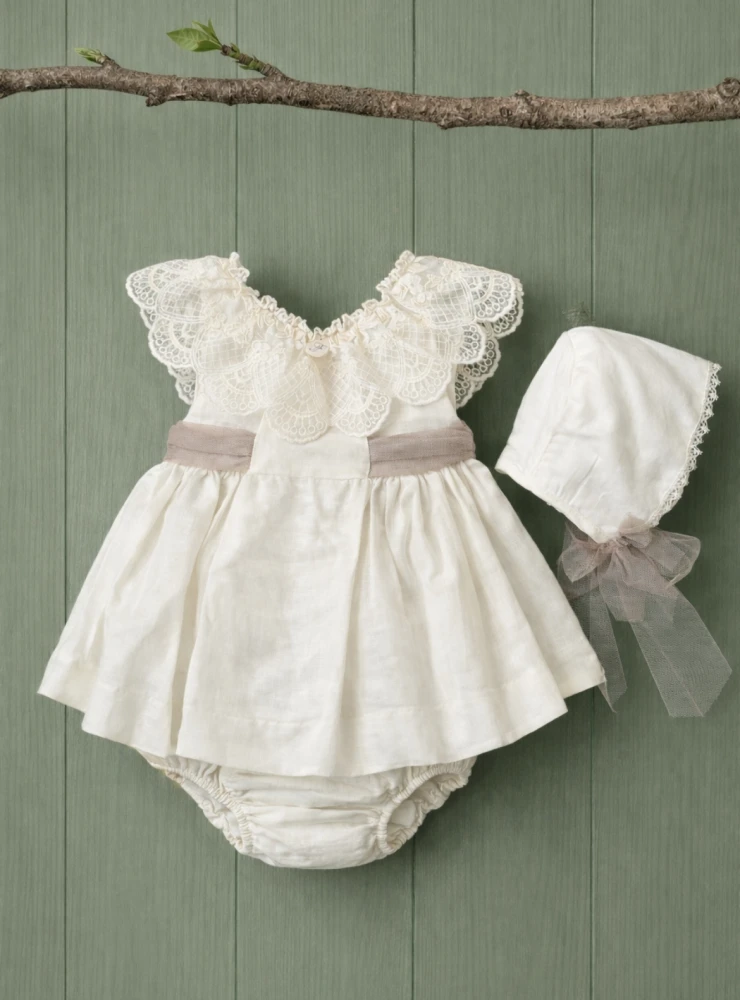 Linen bonnet dress for girls | Entre Ramas Collection