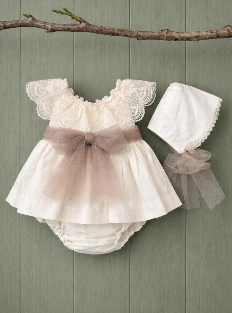 Linen bonnet dress for girls | Entre Ramas Collection